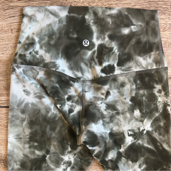 Lululemon Align Shorts Size 4 Diamond Dye Light Sage Army Green Dark Olive - Picture 9 of 13